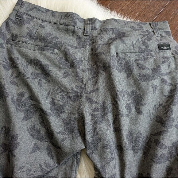 Travis Mathew Inlet Hybrid Stretch Shorts Size 32 Heather Gray Floral Golf - Picture 6 of 9